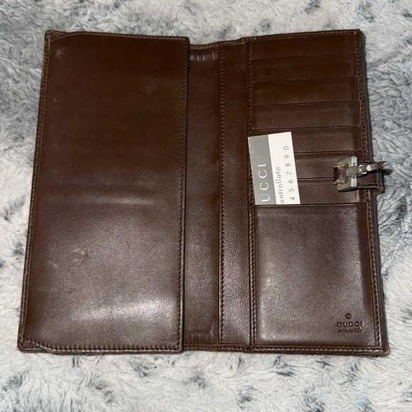 Women’s or Men's Gucci Canvas Long Wallet!! Comes with interlocking hardware! - Picture 6 of 17